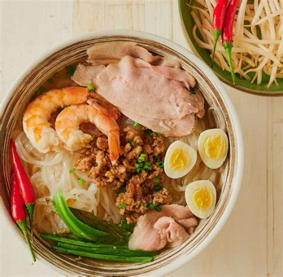  Bánh Mì Hủ Tiếu: Bí Quyết Thơm Ngon Của Nước Dashi và Sự Xanh Mát của Rau Quế!