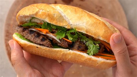  Bánh Mì Dê Luzhou: Sự kết hợp giữa thịt dê thơm ngon và bánh mì giòn rụm, làm say mê bất cứ ai thưởng thức!