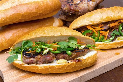  Bánh Mì Thịt Chồn -  Món Ngon Nồng Nàn Hương Vi và Vị Đắng Của Tương