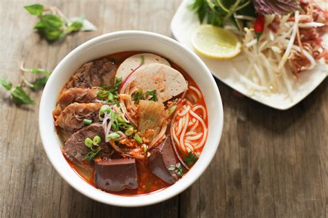   Bún Bò Huế: Hầm Chình Rượu Nóng & Thơm Ngát Rau Húng